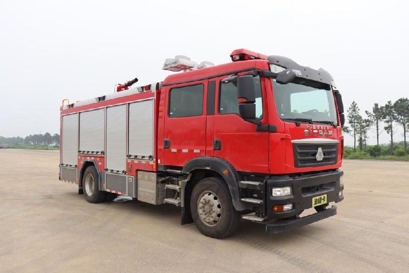 汕德卡5吨ZZ5206N471GF5型压缩空气泡沫消防车